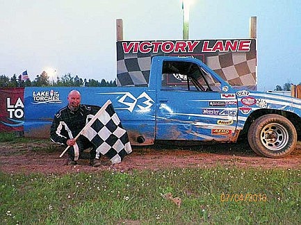 Upsets thrill fans at TNT Speedway