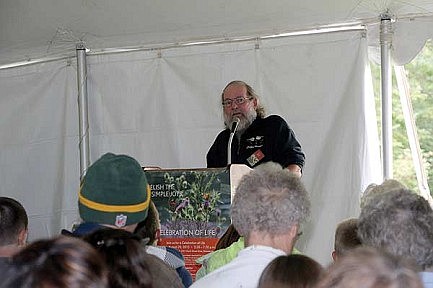 'Just keep going':&#8200;Speaker inspires large crowd at Celebration of Life