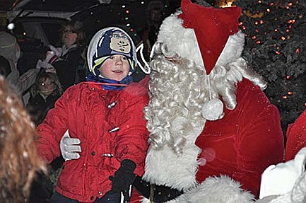 Downtown Rhinelander to spread holiday cheer with annual window walk and tree lighting
