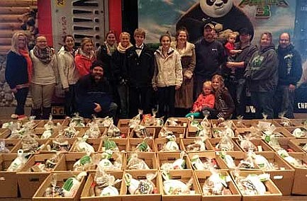 It's a wonderful Thanksgiving: Rouman Cinema employees deliver holiday meals 