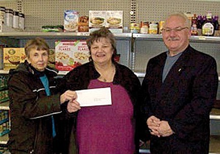 Thrivent donates to local food pantry