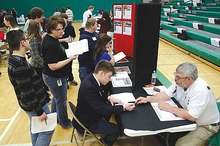 RHS seniors get exposure to  balancing wants, needs on a budget
