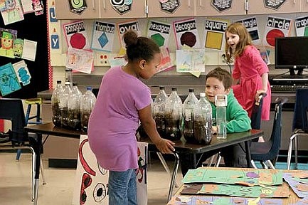 NCES&#8200;students show off science projects 