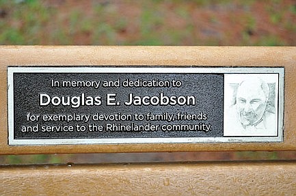 Remembering Doug:&#8200;Bench dedicated in memory of Hodag Farmers' Market leader