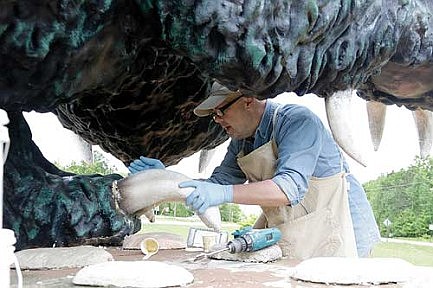 Hodag gets claws back in elaborate pedicure