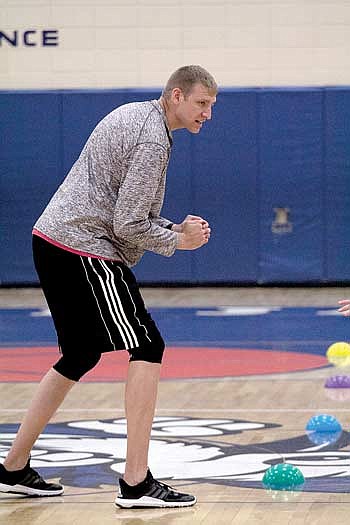 Former Badger brings basketball camp to area