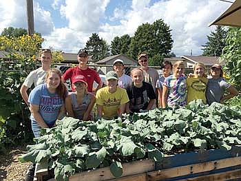 College students volunteer at Rhinelander area food pantry