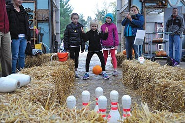Hundreds enjoy Fall Fest at Hanson's Garden Village 