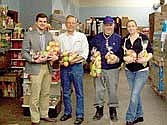 Nicolet Bank supports local food pantry
