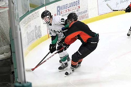 Hodag hockey splits final regular season games 