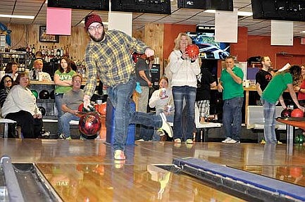 Community comes out for Dahlvig bowling fundraiser
