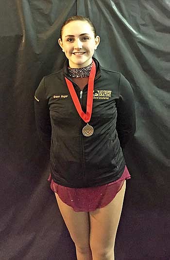 Photo: Hoger medals in collegiate figure skating event 