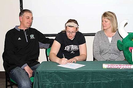 An ace to an Eagle:&#8200;Schickert commits to UW-L softball