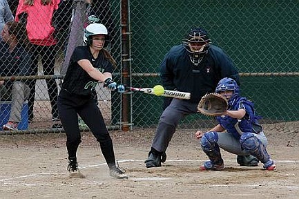 Hodag softball splits home GNC contests