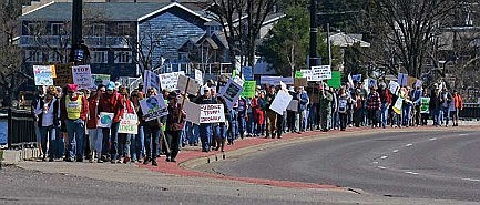 Over 200 march for science in Minocqua