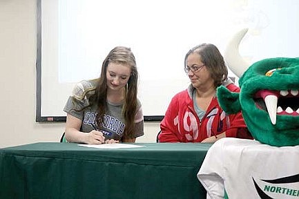 Petersen to play hockey at Concordia (Wis.)