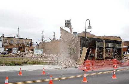 Kabel Auto building finally comes down