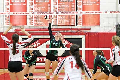 Raiders sweep RHS in GNC volleyball opener