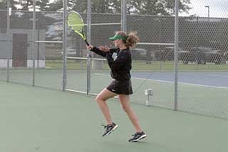 Robins flip GNC tennis race, beat Hodags 5-2
