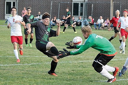 Goals near halftime spur Hodags to 3-1 win