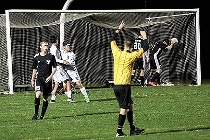 Hodags fend of Mosinee 3-2 to clinch share of GNC title