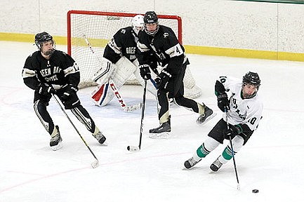 Hodag hockey routs Green Bay United, improves to 5-0