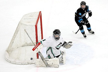 Turunen's 44 saves not enough for Edge against WVU