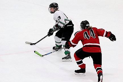 Edge splits games to finish 2nd at Hodagland