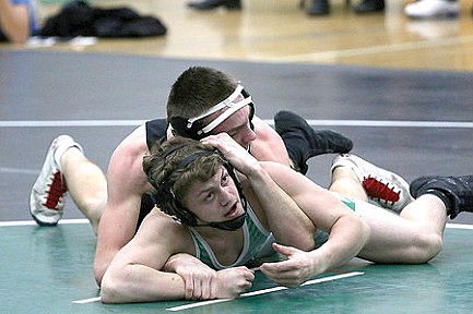 Wrestling: 'Sluggish' Hodags fend off Lakeland