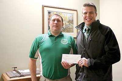 Photo: Booster Club gets Pigskin winnings 