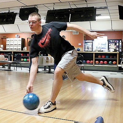 Bloomquist has high expectations entering state high school bowling meet