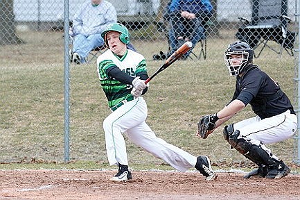 DeMeyer, defense carry Hodags to 7-4 win