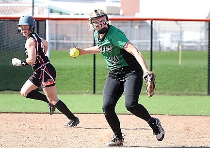 Errors, injuries bite Hodag softball at Kaukauna 