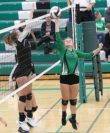 Lakeland sweeps Hodag volleyball