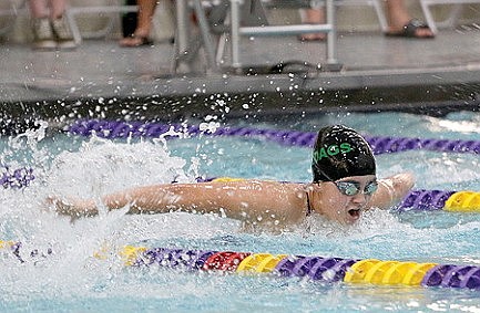 Winnicki swims on