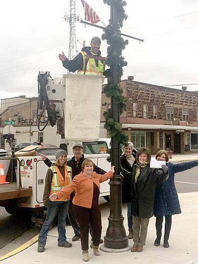 Rhinelander Community Foundation donates $13,000 for holiday lights