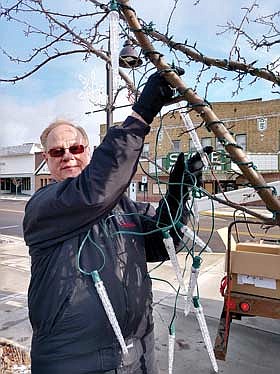 The Plaza gets more Christmas lights