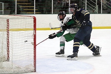 RHS outlasts Baraboo in tourney opener