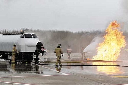 Mock disaster teaches teamwork under stress