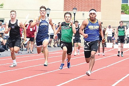Hodags break school records, place 5th & 6th in sprint relays at state