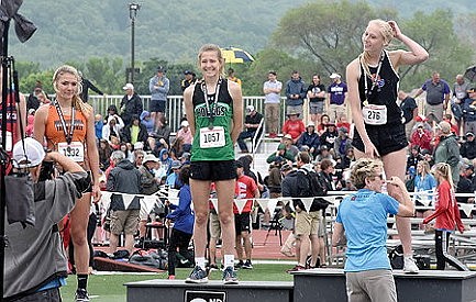Lawrence ties for second in state high jump 