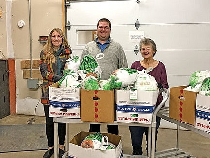 Rhinelander GM/Toyota makes holiday donation to food pantry
