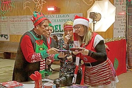 Elves compare notes 