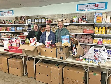 Harshaw Helping Hands Auxiliary donates to Food Pantry
