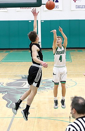 Hodag Hoops overcomes cold shooting night, beats Lakeland 53-47