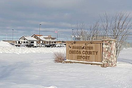 Plane crash injures one at Rhinelander airport