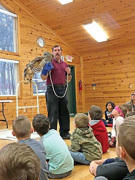 Elementary students learn about birds of prey during visit to CAVOC