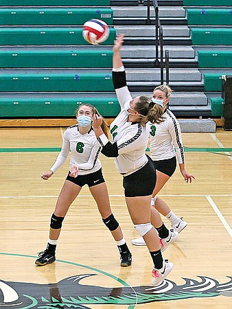 RHS volleyball falls to Tomahawk in regular season finale
