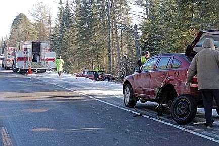 2 injured in Hwy 8 crash