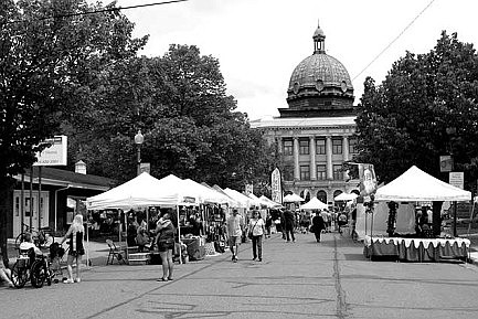 Art Fair on the Courthouse Lawn returns Saturday